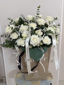 دسته گل رز سفید
