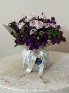 جار گل بنفش